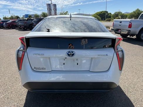 Used 2017 Toyota Prius Two w/ Carpet Mat Package FWD image 3