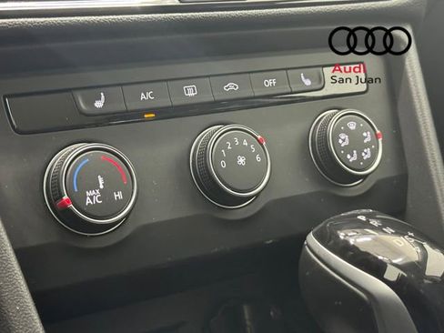 Used 2022 Volkswagen Taos SE w/ Panoramic Sunroof Package FWD image 18