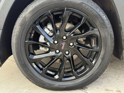 Used 2024 GMC Terrain SLE w/ Driver Convenience Package image 12