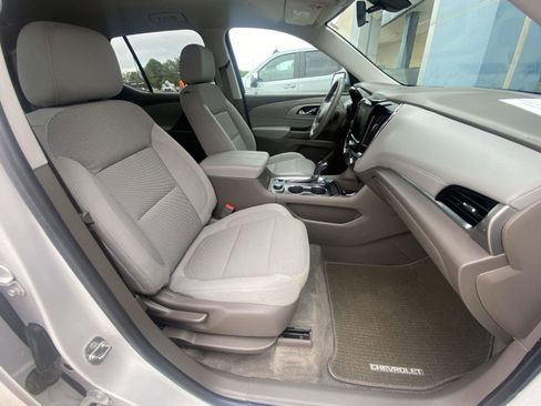 Used 2018 Chevrolet Traverse LT FWD image 19