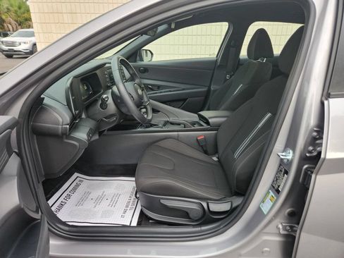 Used 2025 Hyundai Elantra Sport FWD image 9