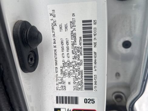 Used 2018 Toyota Tacoma TRD Sport image 12