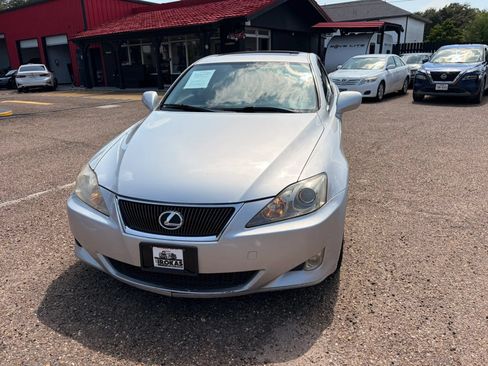 Used 2006 Lexus IS 250 w/ Preferred Accessory Pkg RWD image 10