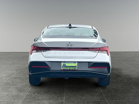 Used 2025 Hyundai Elantra SEL FWD image 8