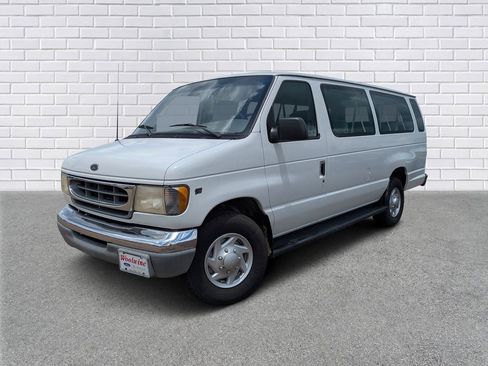 Used 2001 Ford E-350 and Econoline 350 Club Wagon RWD image 1