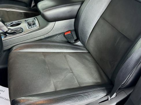 Used 2022 Jeep Grand Cherokee Laredo X image 19