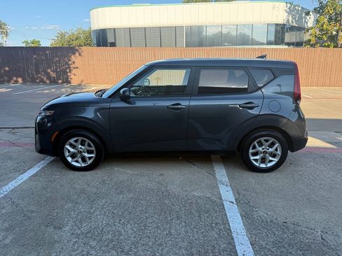 Used 2021 Kia Soul S FWD image 3