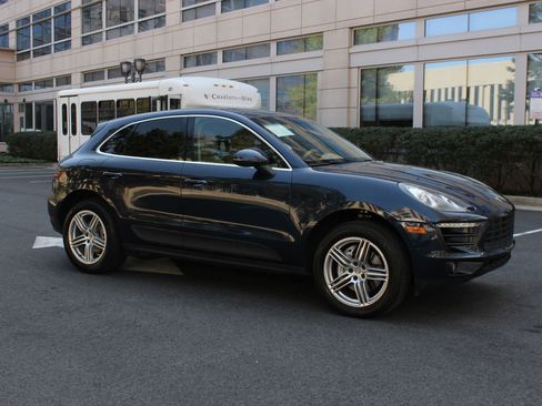 Used 2016 Porsche Macan S w/ Premium Package Plus image 2