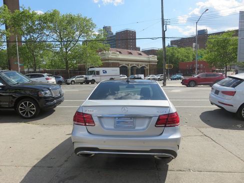 Used 2014 Mercedes-Benz E 550 4MATIC Sedan image 8