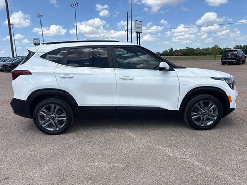 Used 2023 Kia Seltos S AWD/4WD image 7