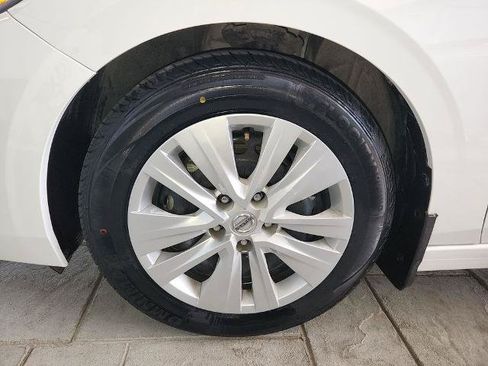 Certified 2025 Nissan Sentra S FWD image 30