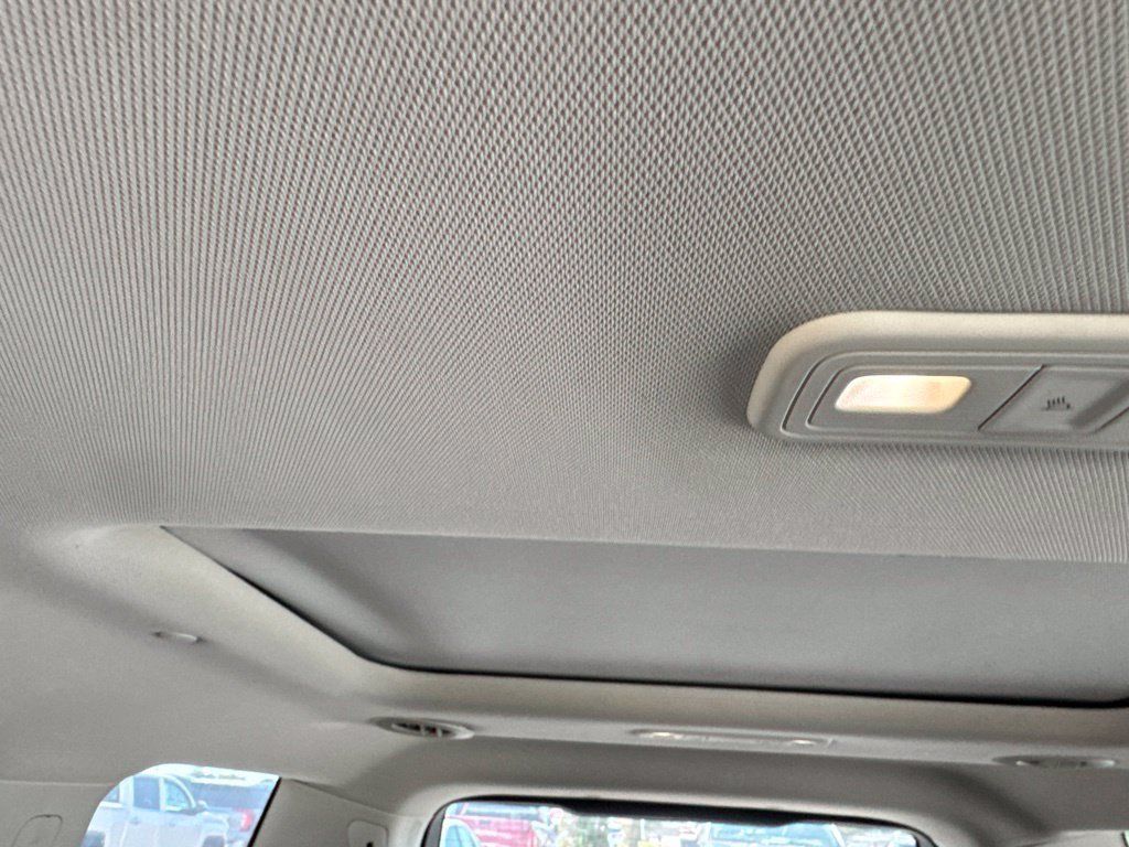 Used 2020 GMC Acadia Denali w/ Technology Package FWD image 29