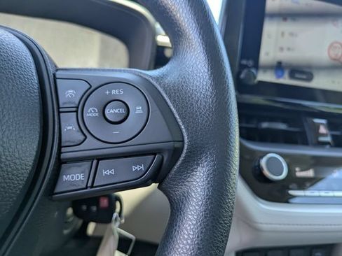 Used 2025 Toyota Corolla Cross L FWD image 25
