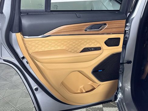 New 2026 Jeep Grand Cherokee Summit image 20