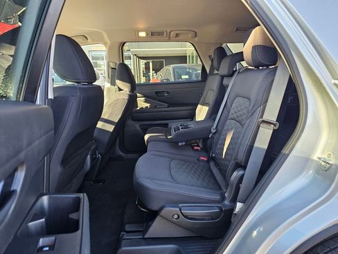 Used 2024 Nissan Pathfinder SV image 13