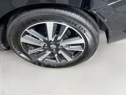 Used 2025 Nissan Versa SV FWD image 11