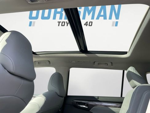 New 2026 Toyota Highlander Platinum image 19
