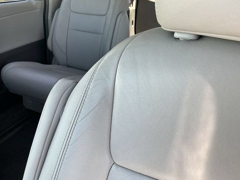 Used 2016 Toyota Sienna XLE w/ XLE Navigation Package FWD image 12