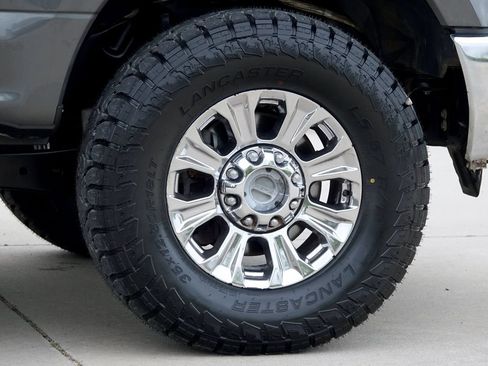 Used 2019 Ford F250 XLT w/ XLT Premium Package AWD/4WD image 19