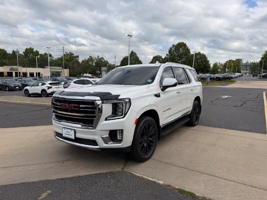Used 2021 GMC Yukon SLT w/ Rear Media and Nav Package AWD/4WD image 3