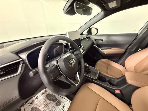 Used 2026 Toyota Corolla Cross XLE w/ Convenience Package FWD image 6