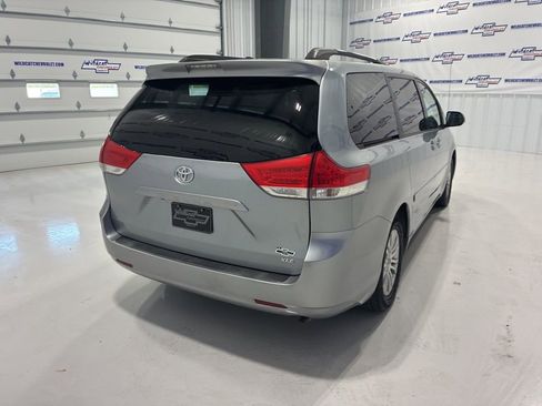Used 2011 Toyota Sienna XLE image 6