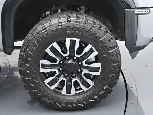 Used 2024 GMC Sierra 3500 Denali Ultimate AWD/4WD image 35
