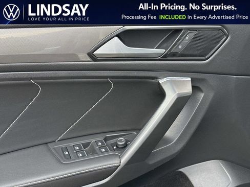 Used 2023 Volkswagen Tiguan SE AWD/4WD image 19