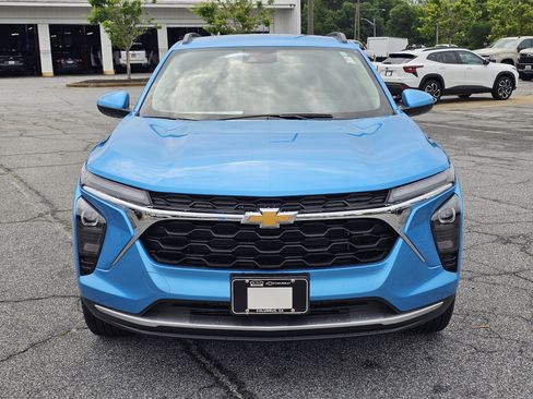 New 2026 Chevrolet Trax LT w/ Driver Confidence Package FWD image 2