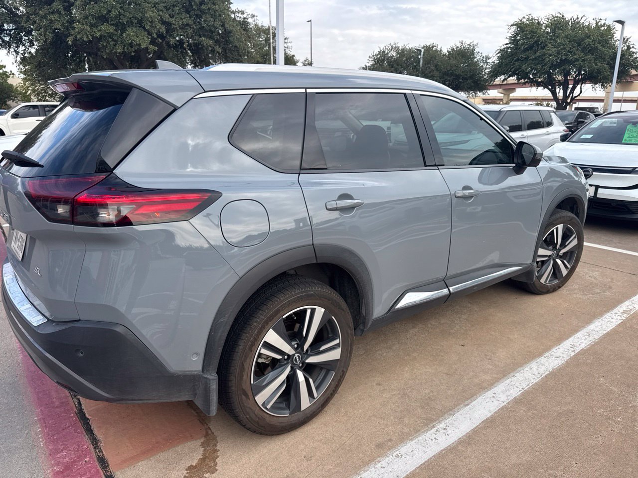 Used 2023 Nissan Rogue SL w/ SL Premium Package FWD image 3