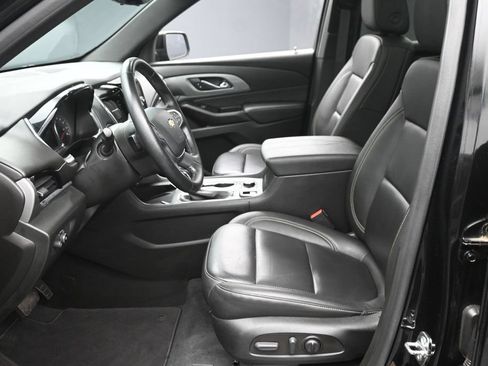 Used 2023 Chevrolet Traverse LT w/ LT Premium Package AWD/4WD image 16