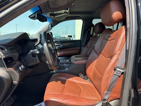 Used 2015 Cadillac Escalade Premium image 13