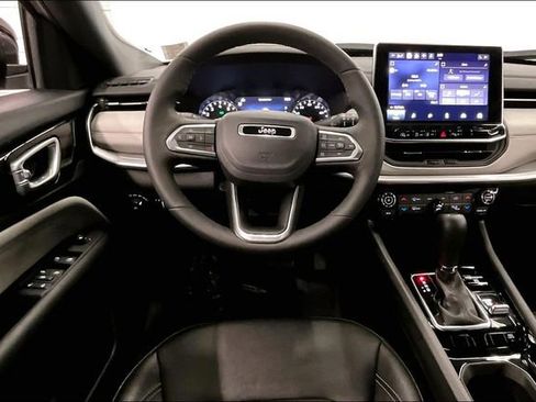 Used 2025 Jeep Compass Limited image 6