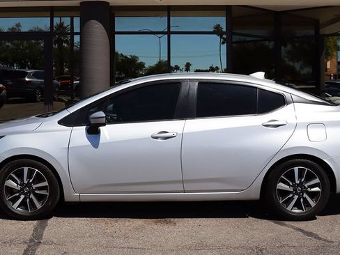 Used 2021 Nissan Versa SV FWD image 8