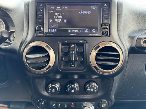 Used 2017 Jeep Wrangler Unlimited Sahara AWD/4WD image 23