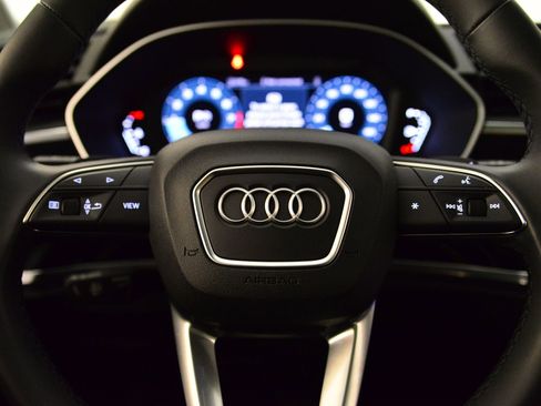 Used 2025 Audi Q3 2.0T Premium w/ Convenience Package image 13