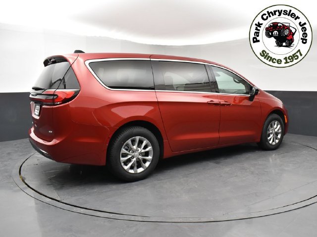 New 2026 Chrysler Pacifica Select AWD/4WD image 6