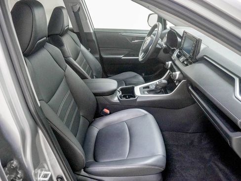 Used 2022 Toyota RAV4 XLE Premium AWD/4WD image 31