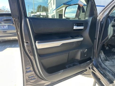 Used 2017 Toyota Tundra SR5 image 19