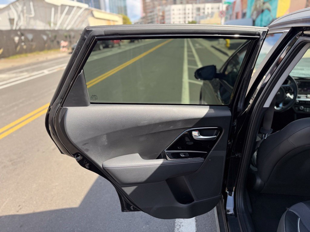 Used 2022 Kia Niro EX FWD image 9