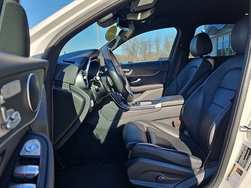 Used 2022 Mercedes-Benz GLC 300 4MATIC image 14