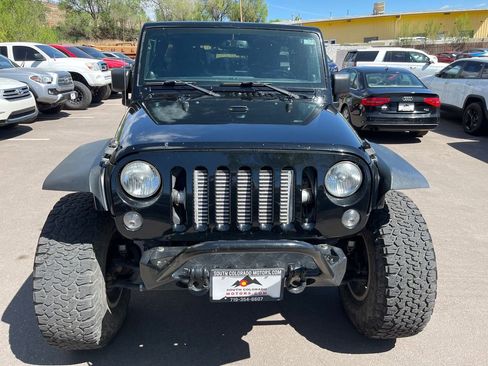 Used 2014 Jeep Wrangler Unlimited Rubicon w/ Connectivity Group AWD/4WD image 2