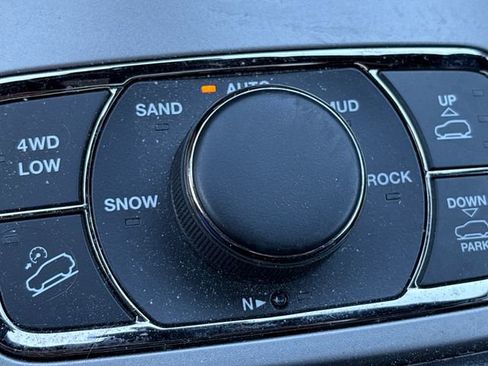 Used 2020 Jeep Grand Cherokee High Altitude AWD/4WD image 20