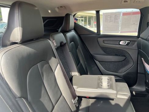 Used 2023 Volvo XC40 B5 Ultimate image 32