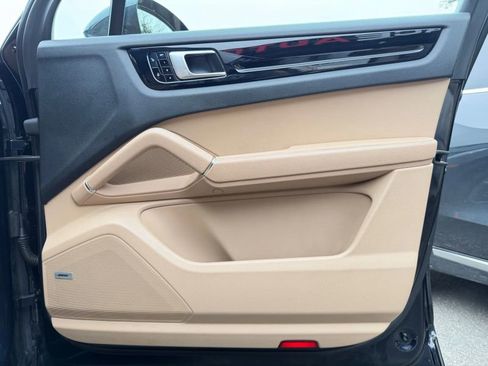 Used 2019 Porsche Cayenne image 28
