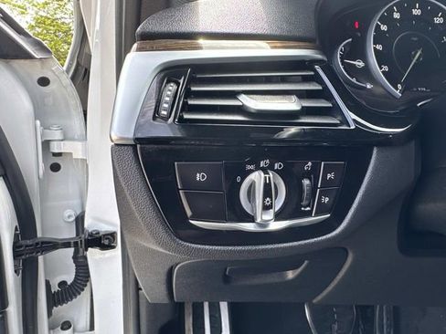 Used 2018 BMW 530e xDrive w/ M Sport Package 2 AWD/4WD image 32