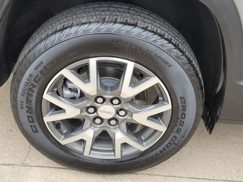 Certified 2023 GMC Acadia SLE w/ Driver Convenience Package image 7