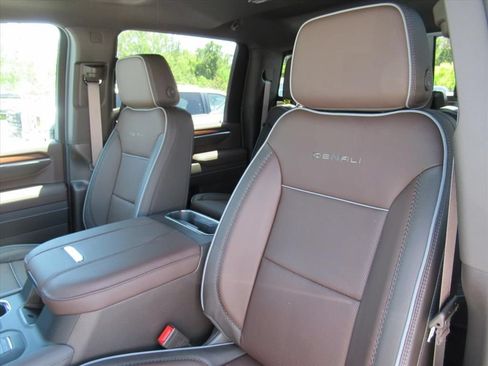 New 2026 GMC Sierra 2500 Denali w/ Denali Reserve Package AWD/4WD image 18