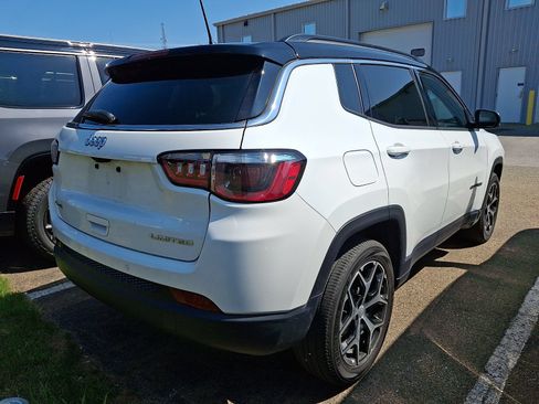 Used 2024 Jeep Compass Limited AWD/4WD image 5