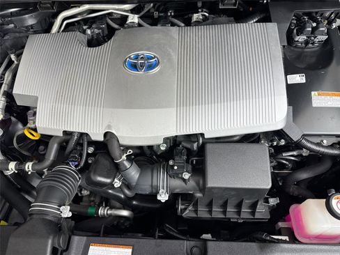 Certified 2022 Toyota Prius LE image 39